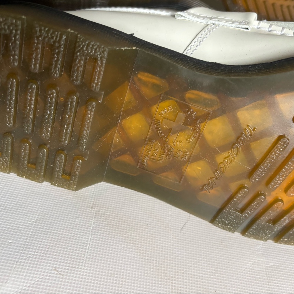 Dr. Martens Women Size 8 Adrian YS White Leather Tassel Loafers NWOT - Picture 11 of 12